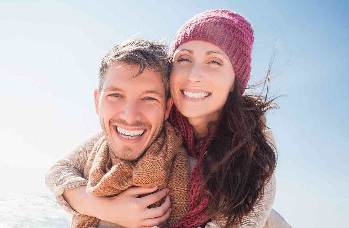 alcos-couple-on-beach-with-scarves